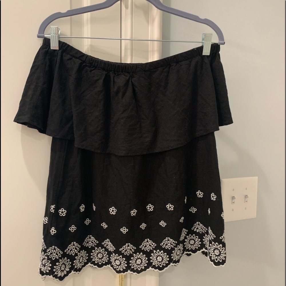 Off the shoulder black and white top